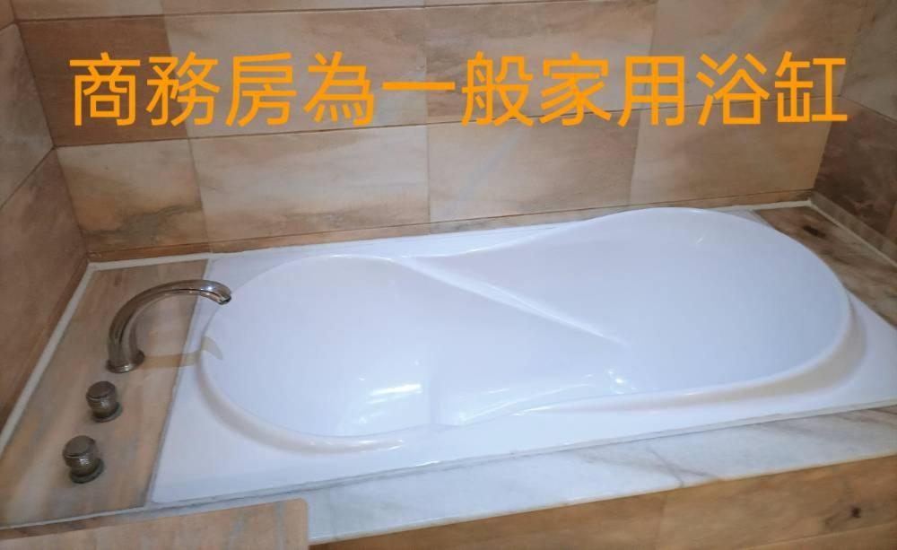 Huwei 御花園商務旅舘虎尾舘-金花園汽車旅舘066 모텔 외부 사진